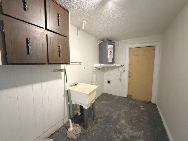 Building Photo - "2-Bed, 2-Bath in Port Richey – 1,310 Sq Ft!"