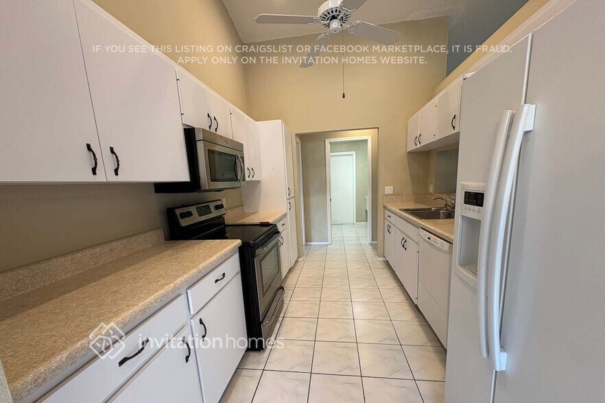 Building Photo - 433 Lake of the Woods Dr