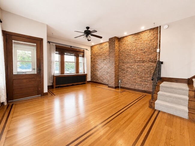 Building Photo - Charming Manayunk Rowhome with Private Yard & Front Porch Near Main Street