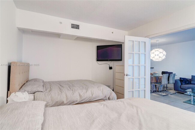 Building Photo - 9195 Collins Ave