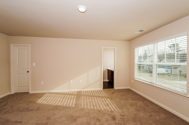 Building Photo - 535 Clover Cir