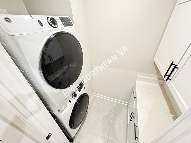 Building Photo - 1636 Kirkman St