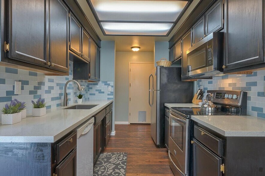 Building Photo - 245 Massolo Ct