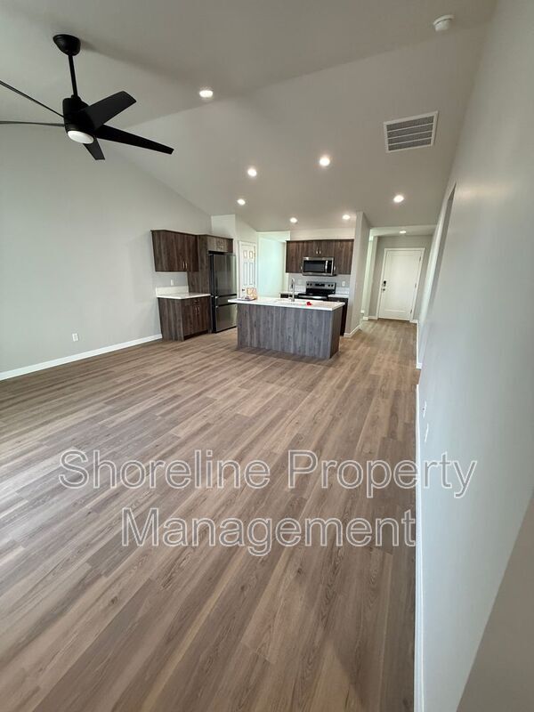 Building Photo - 1870 W Unforgettable St