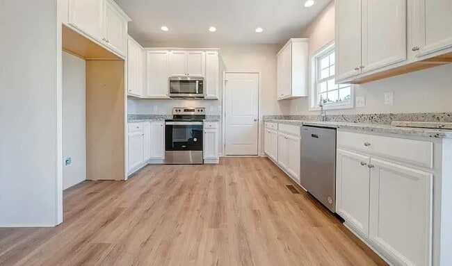 Building Photo - 201 Winnbrook St