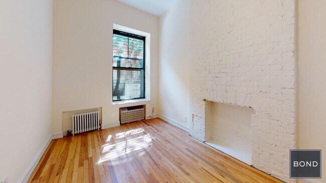 Primary Photo - 323 E 83rd St