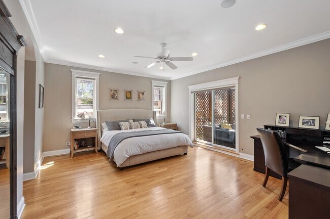Building Photo - 3814 N Greenview Ave