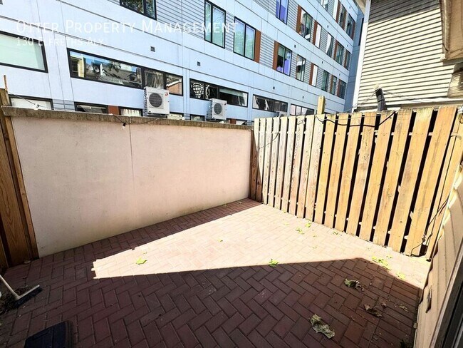 Building Photo - 130 Elfreth's Alley