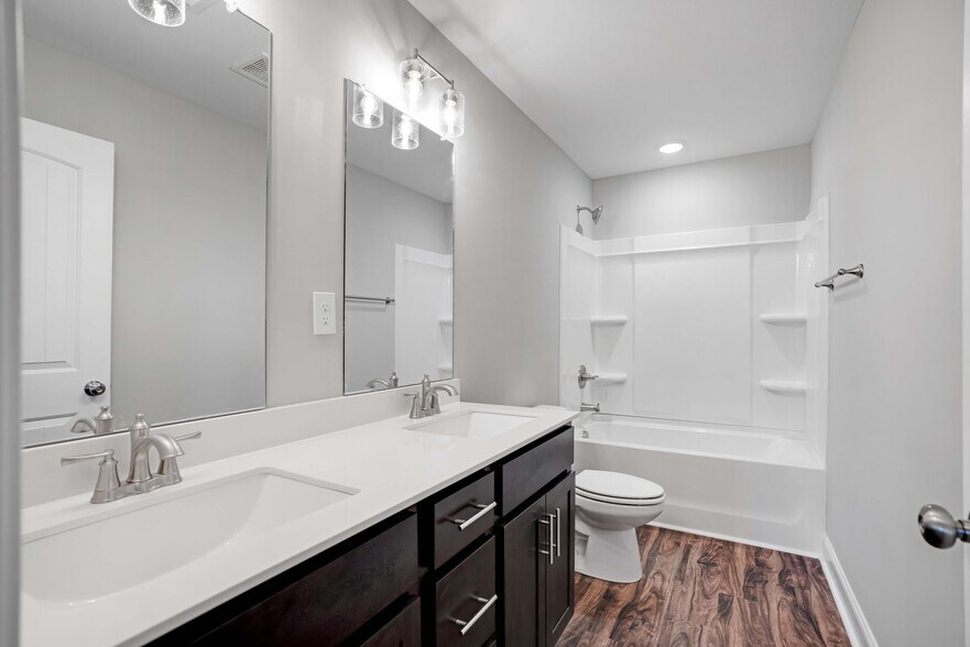 Building Photo - 541 New S Dr