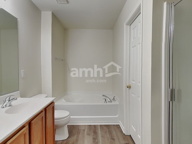 Building Photo - 770 Peachtree Meadows Cir