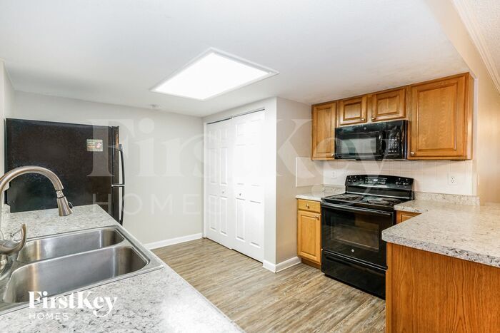 Building Photo - 812 W Sligh Ave
