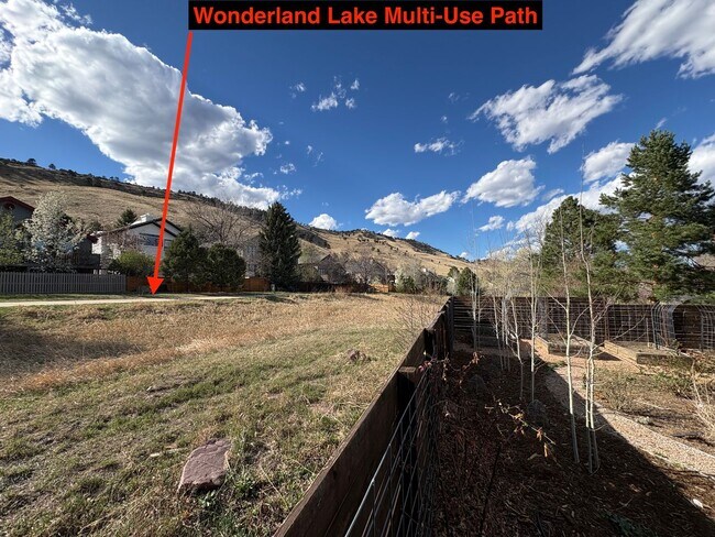 Building Photo - Stunning 4 bed 3.5 Bath Home in Wonderland Hills Walking Distance to Wonderland Lake. Rent Furnis...