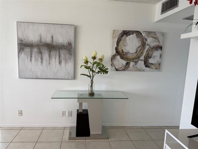 Building Photo - 144 Farnham F