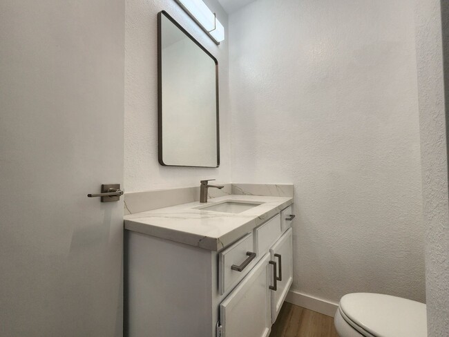 Building Photo - Newly Remodeled Duplex in Palo Alto Availa...