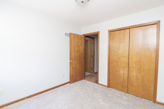Building Photo - 3 bedroom / 2.5 bathroom Townhome for Rent...