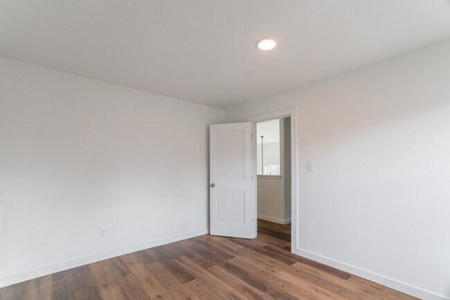 Building Photo - 102 E Lasting Spring Cir