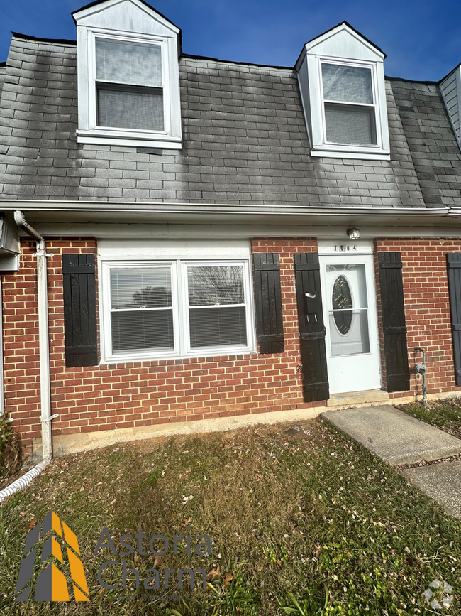 Building Photo - Newly Renovated 3bed/2.5bath Townhouse in ...