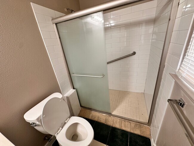 Building Photo - Room in Single Family Home on Heyerdahl Dr