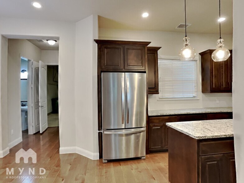 Building Photo - 4144 Riverside Dr