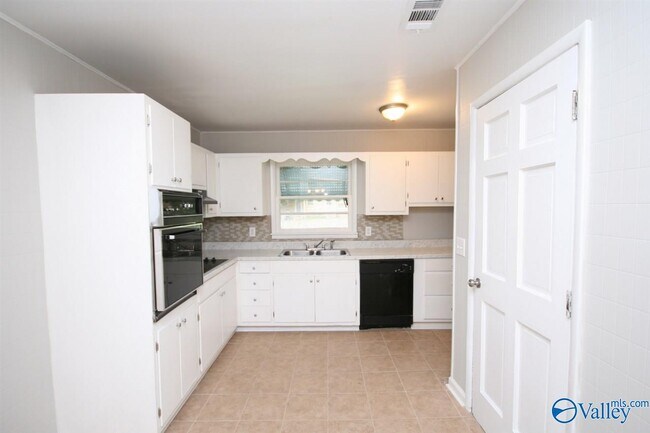 Building Photo - 1607 Clb Vw Dr NW