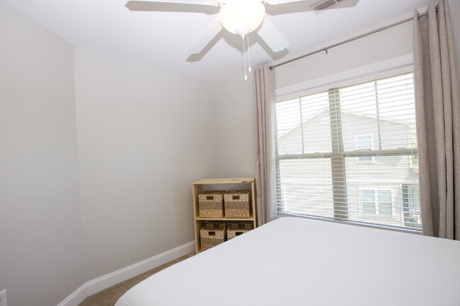 Building Photo - Charming End-Unit Townhome in Southern Pines