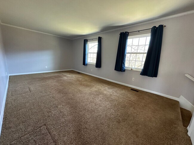 Building Photo - Beautiful 4 Bed / 2.5 Bath w/ 2-car garage & fenced yard –  Move-In Ready!