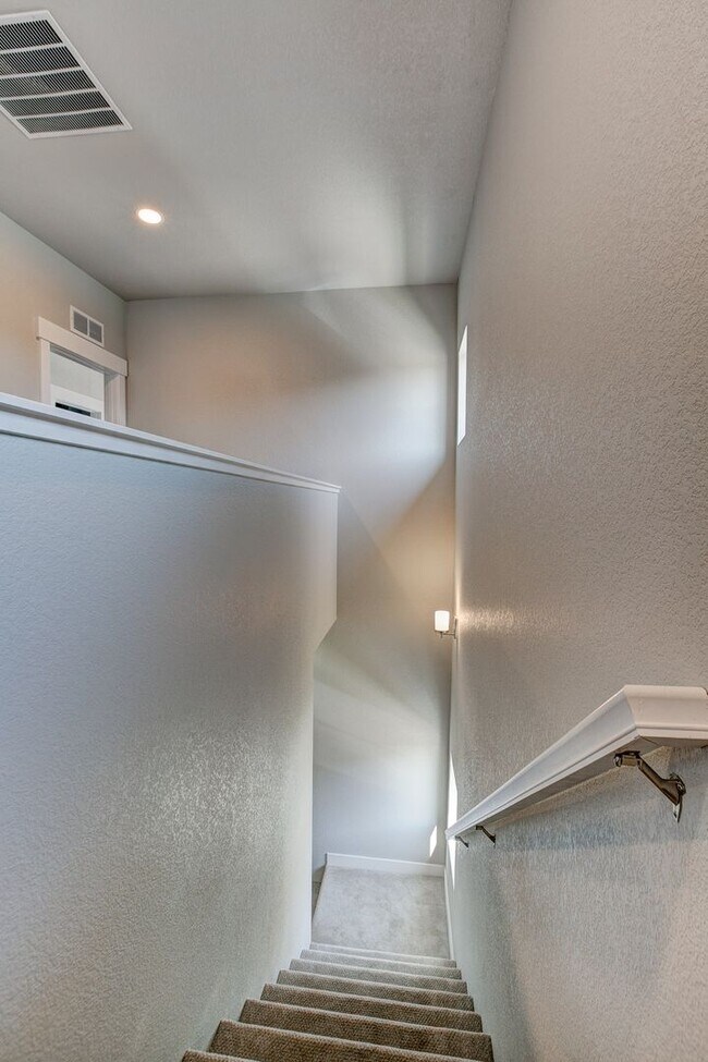 Building Photo - Mangold832 (KC-LN)