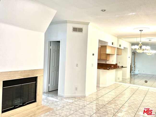 Building Photo - 640 Indian Oak Ln