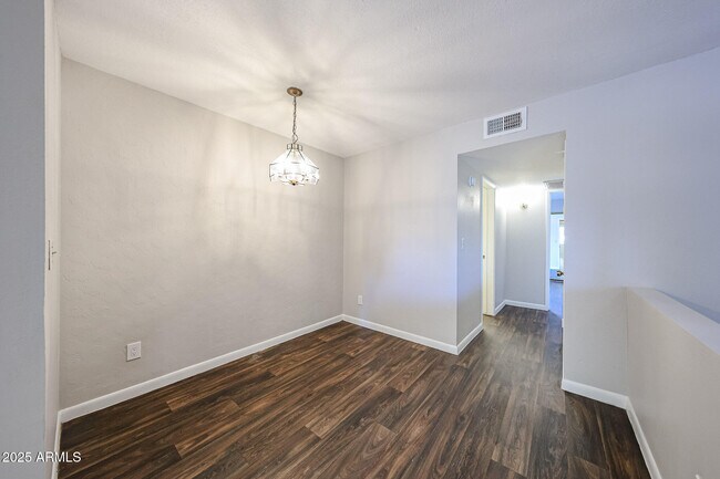 Building Photo - 747 S Ext Rd