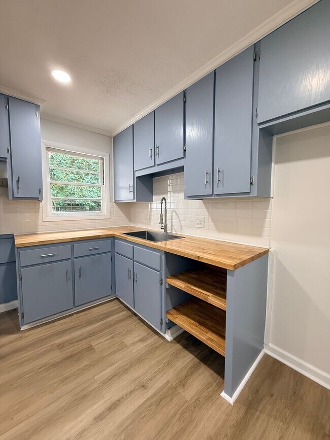 Building Photo - Recently Remodeled | Spacious Open Layout | Move-In Ready