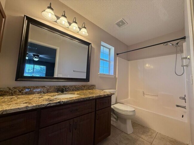 Building Photo - Gulf Breeze - Grand Ridge - 4 bedroom, 2.5...
