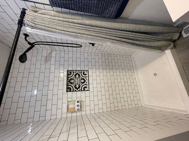 Building Photo - 15 N Corona St