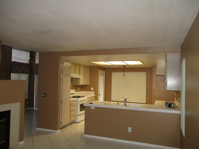 Building Photo - Beautiful Oasis-High Ceiling- Tile and Car...