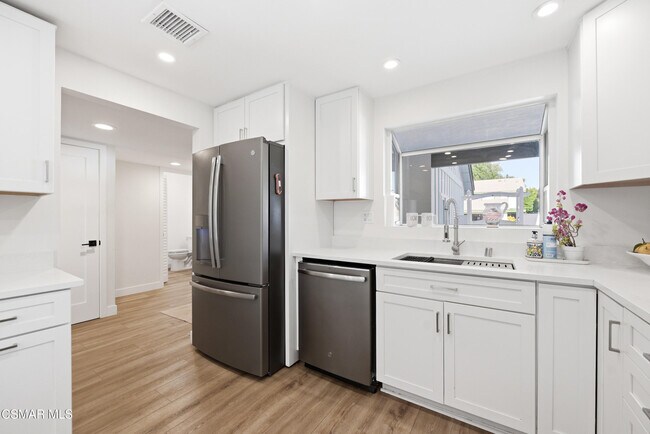 Building Photo - 5841 Cape Horn Dr