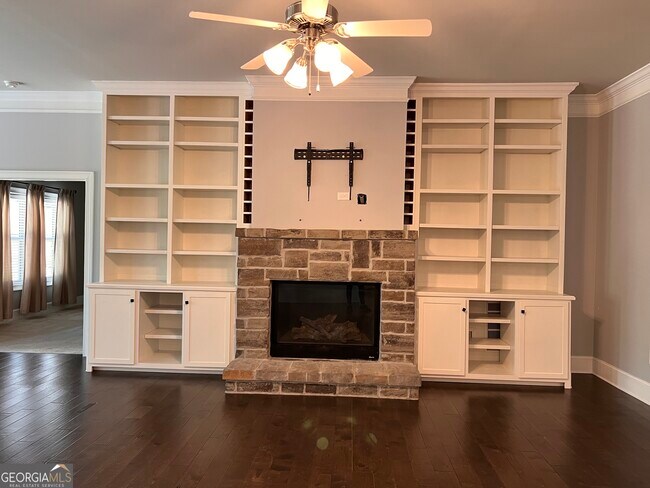 Building Photo - 4080 Mayhill Cir