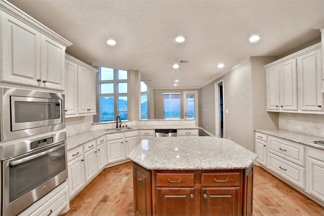 Building Photo - 2403 Haven Hill Dr