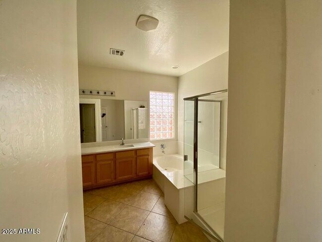 Building Photo - 2127 W Maya Way