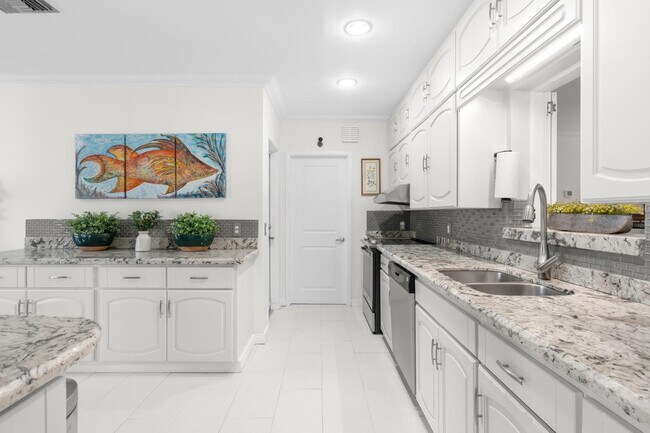 Building Photo - 2317 NE 12th St