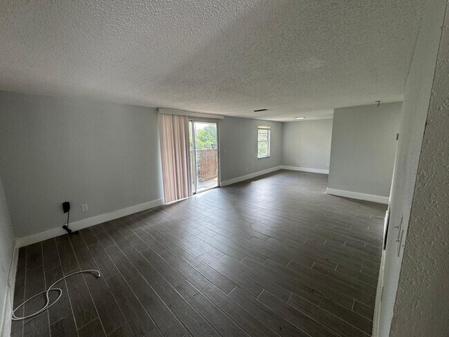 Building Photo - 13701 N 21st St