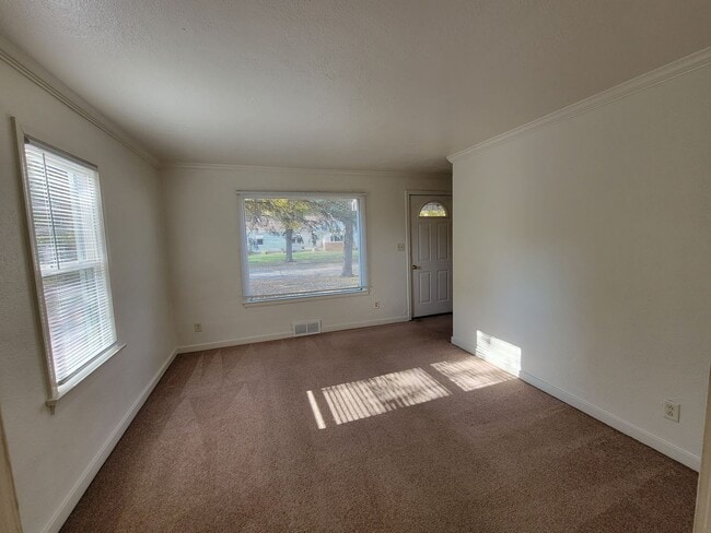 Building Photo - 1511 10th Ave