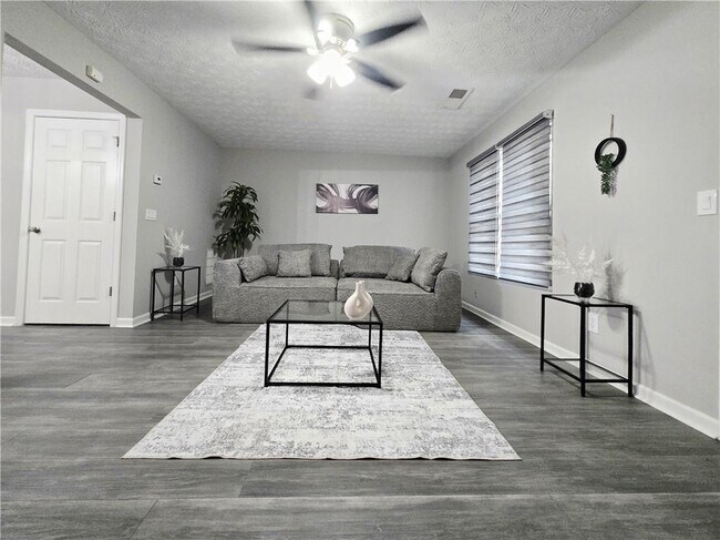 Building Photo - 2430 Piering Dr