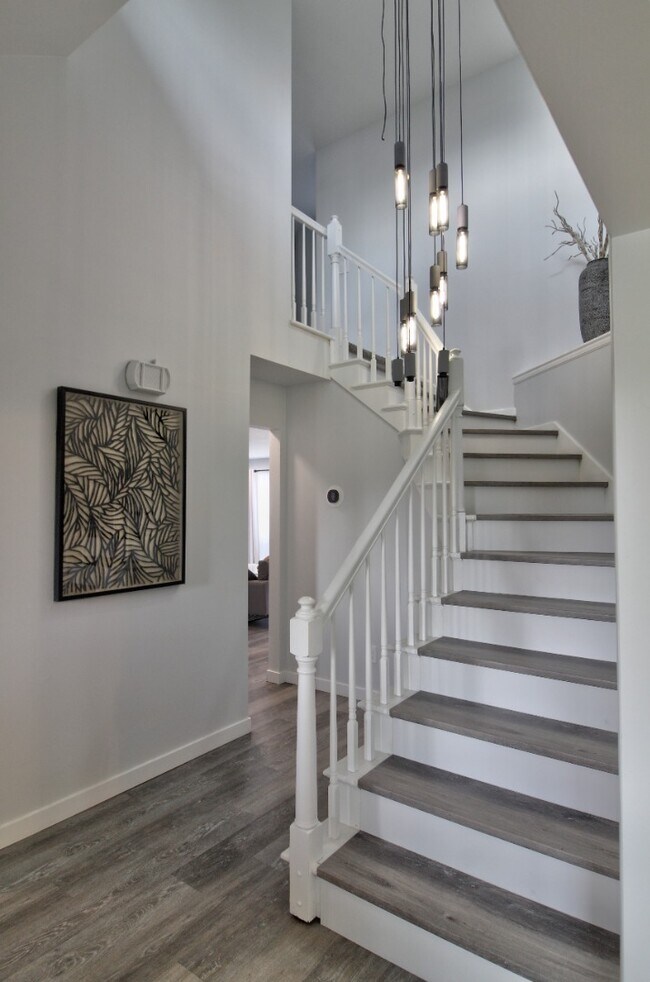 Building Photo - 940 223rd Pl NE