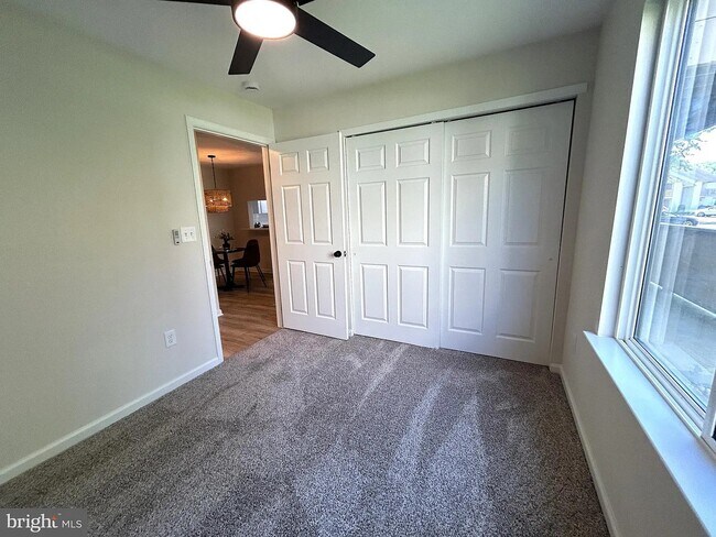 Building Photo - 1113 The Woods