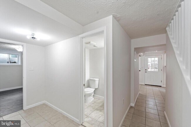 Building Photo - 12312 Streamvale Cir