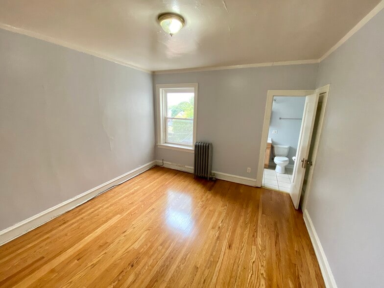 Building Photo - 7931 S Manistee Ave