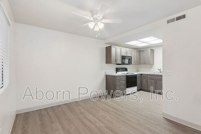 Building Photo - 2529 Greenwood Ln