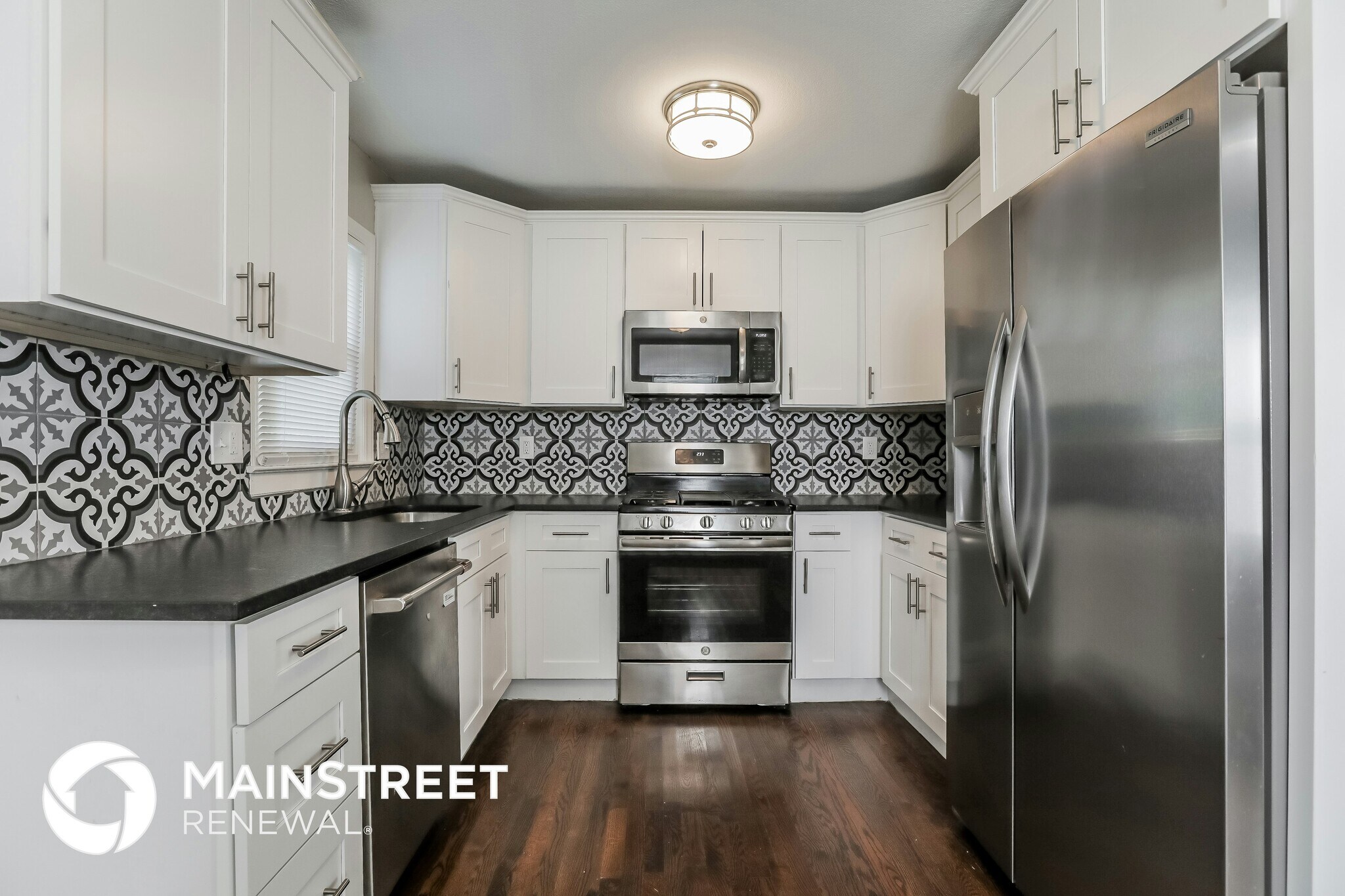 Building Photo - 7712 Oak St