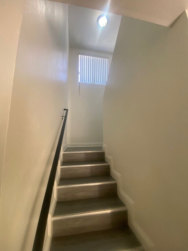 Building Photo - 76(914)