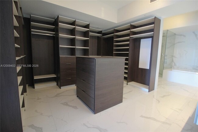 Building Photo - 5000 Island Estates Dr
