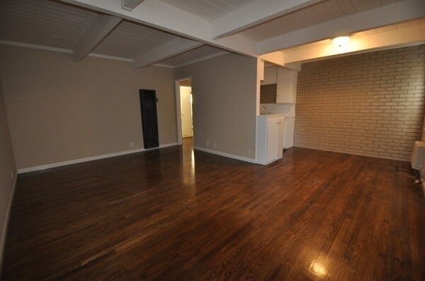 Building Photo - 6125 Whitsett Ave